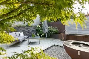 Gartenumgebung Lounge und Grill